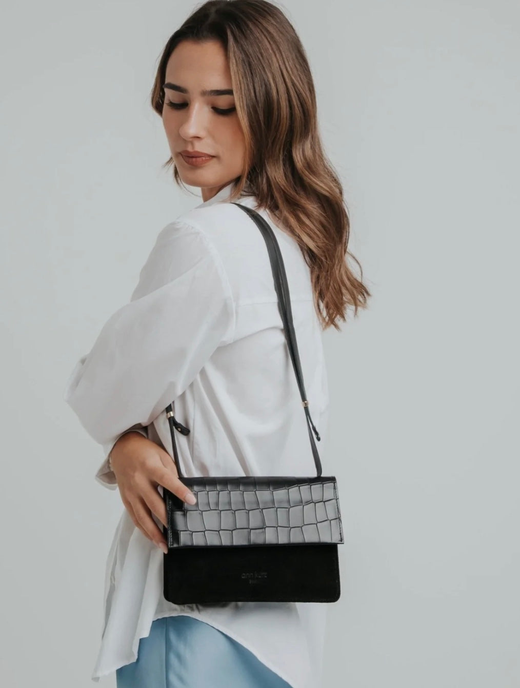 Ann Kurz - medium phone bag - croco black